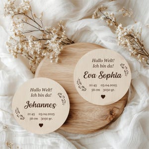 Baby milestone wooden disc – "Hello World" engraving – Personalized birth gift – With name & birth date. Wooden birth announcement.