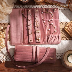 Personalisierte Samt Schmuckrolle • Einzigartige Schmuckrolle • Reise Schmuck Organizer • Hochzeitsbevorzugung • Brautjungfer Geschenk für Sie • Geburtstagsgeschenk