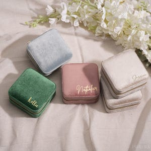 Personalized Name Jewelry Box for Bridesmaids, Travel Jewelry Box, Wedding Gifts for Bridesmaid, Jewelry Case, Custom Velvet Jewelry Box