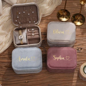 Custom Velvet Jewellery Box, Wedding Gift, Bridesmaid Gifts with Permanent Name, Gift for Her, Watch Storage, Mother&#39;s Day Gift Gift for Mum