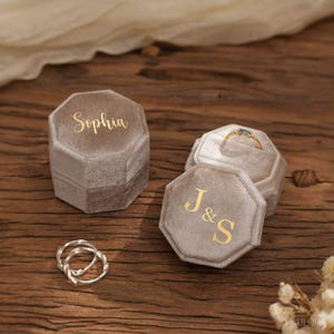 Benutzerdefinierte Samt Hochzeit Ring Box, Hochzeitsgeschenk, Verlobungsring Box, Hochzeit Ring Box, Vorschlag Ringträger, Braut Geschenk für sie