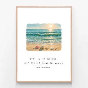 Ralph Waldo Emerson / Vive bajo el sol, nada en el mar / Ilustración de positividad sobre la vida familiar en la playa y la costa. Cita artística. Regalo. Impresión.