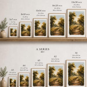 Puede incluir: Gu&iacute;a de tama&ntilde;os de impresi&oacute;n que muestra impresiones art&iacute;sticas de paisajes enmarcadas en varios tama&ntilde;os. Los tama&ntilde;os van desde 12,7 x 17,8 cm hasta 61,0 x 76,2 cm, y de A5 a A1. La gu&iacute;a incluye medidas en pulgadas y cm. El texto "PLEASE NOTE" est&aacute; en la parte inferior.