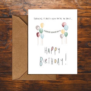 Biglietto d'auguri di buon compleanno per adulti / Lascia entro le 21:00 / Occasione Celebrazione Invecchiamento Disegno Stravagante Divertimento Umorismo A6 A5