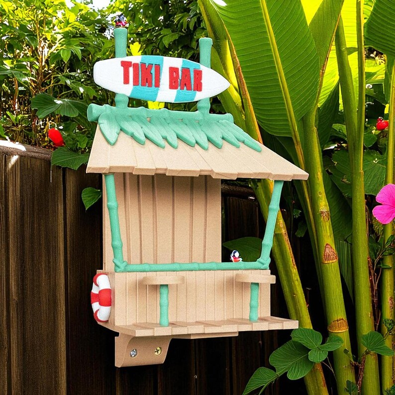 A closer look at Tropical Parrot Birdhouses