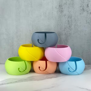 Pull the Strings – 3D Printed Yarn Bowl with Spiral Slot | Tangle-Free Knitting & Crochet Organizer | Durable, Lightweight Customizable Bowl