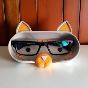 Cat Sunglasses Holder – Cute Animal Eyeglass Tray with Ears and Face, Fun Glasses Organizer for Desk or Entryway