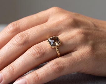 Kissen Salz & Pfeffer Diamant Ring | Gehämmert 14k Gold Lünette Verlobungsring