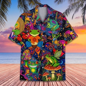 Puede incluir: Una camisa de manga corta con un diseño psicodélico vibrante. La camisa presenta un fondo azul oscuro lleno de ranas coloridas, setas, símbolos de la paz y elementos celestiales. Las ranas se representan en varias poses, añadiendo un toque caprichoso a la prenda.