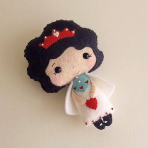 Queen of Hearts pdf Pattern - Instant Download