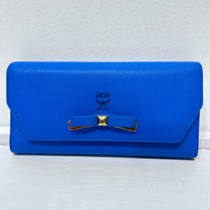 Cartera larga triple de piel azul brillante para mujer de MCM auténtica