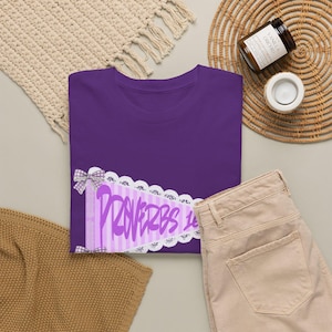 Camiseta com estampa da bandeira roxa e listras de Provérbios 16:3 | Camiseta com versículo bíblico sobre fé