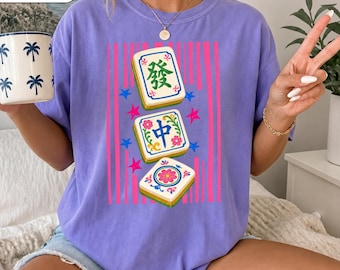 Mahjong-T-Shirt mit Glücksbringer-Motiv für Mahjong-Spieler | Retro-Geschenk für den Spieleabend | Einzigartiges T-Shirt mit asiatisch inspiriertem Grafikdesign