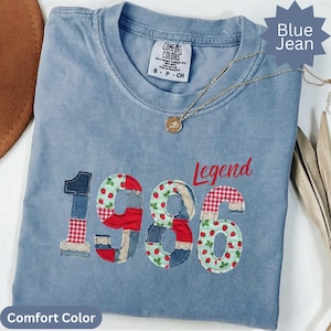 Legend 1986, 1976 och mer T-shirt: Faux Patchwork Quilted Numbers, Personligt Födelseår, Jordgubbs Gingham Accenter