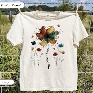 Camisetas con estampado floral en acuarela "Jesús es Rey" (Juan 14:6), diseño bohemio de fe.