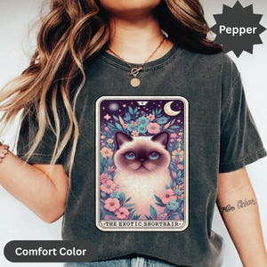 Camiseta de carta de tarô de gato fofo, camiseta gráfica de gato de pelo curto exótico, presente para amantes de gatos, camiseta de arte animal estilo boho, camiseta de gato noite estrelada
