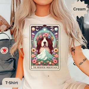 Tarot Karte Der Berner Sennenhund Blumendruck, Einzigartiges Grafik T-Shirt, Hunde Liebhaber Geschenk, Süßes Haustier Kunst Shirt, Tarot Shirt