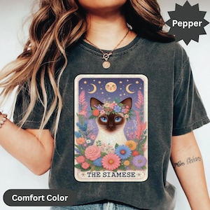 Camiseta con carta del tarot de gato, camiseta con tarot de gato siamés, lindo gráfico floral de gato, camiseta caprichosa para amantes de los gatos, camiseta con diseño de gato místico