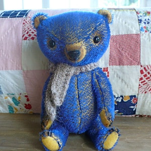 PDF-E-pattern to make a bear like Julian and small pea image 1