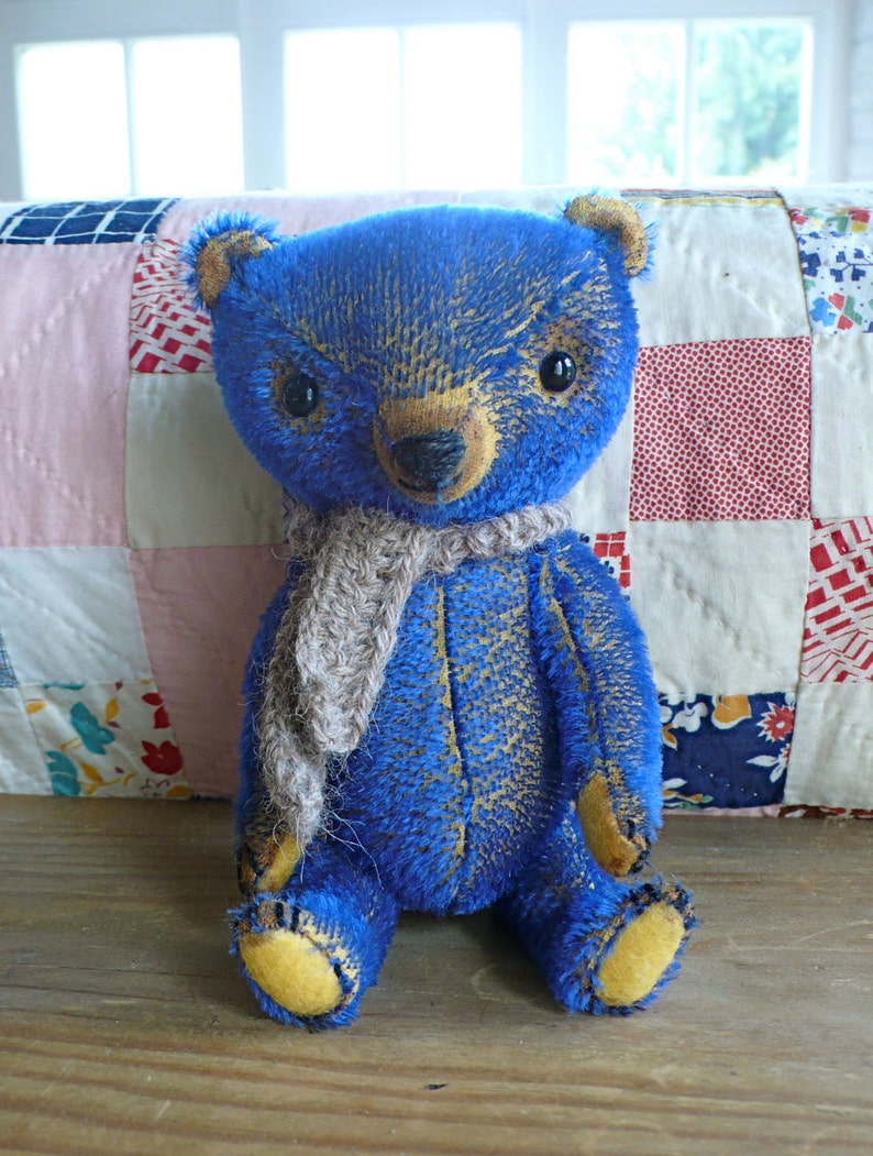 PDF-E-pattern to make a bear like Julian and small pea image 1