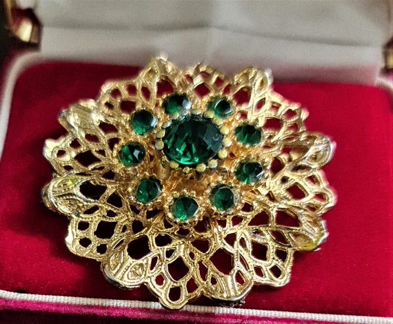 Vintage filigree green brooch Green rhinestone Vi… - image 3