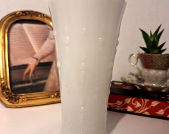 Anchor Hocking milk glass Vase