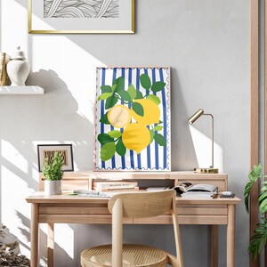 Affiche et carte postale estivales italiennes avec illustrations de style gribouillage et éléments dessinés à la main | Citron et feuilles | Affiche dessinée à la main