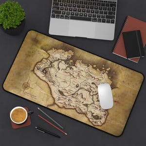 Alfombrilla de escritorio para juegos con diseño de mapa de fan art