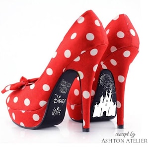 Scarpe personalizzate dipinte a mano con la silhouette del castello