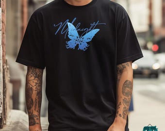 Koszulka z napisem Blue Butterfly Script | Elegancki kwiatowy wzór, bawełniana koszulka