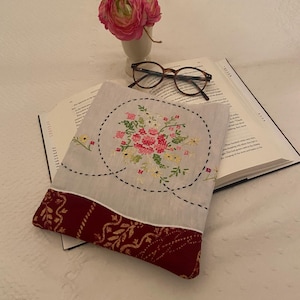 Padded Kindle Sleeve | E-Reader Sleeve | Case for Kindle | Book Lovers Gift | Kindle Sleeve | Vintage Linens | Kindle Paperwhite Sleeve