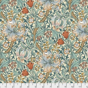 Peut inclure: Un motif floral vintage avec des lys, des feuilles et des boutons dans des tons de vert, orange et rouge sur un fond crème.