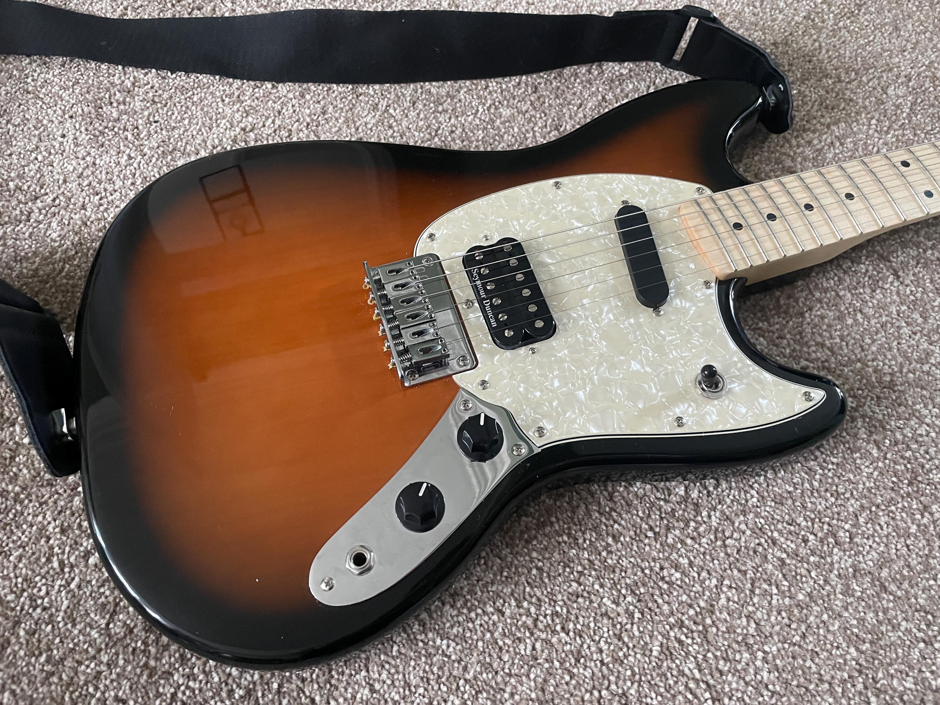 Fender Squier Bullet Sonic Mustang HS Cobain Scratchplate