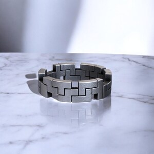 Unique 925 Sterling Silver Ring: Exquisite Craftsmanship, Timeless Design, Perfect for Every Occasion - A Statement of Elegance and Beauty.
