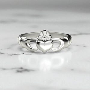 Claddagh Promise Ring – 925 Sterling Silver Celtic Love, Friendship & Loyalty Band, Irish Symbolic Jewelry Gift