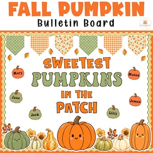 Może przedstawiać: Cyfrowy zestaw na tablicę ogłoszeń z napisem FALL PUMPKIN Bulletin Board oraz SWEETEST PUMPKINS IN THE PATCH. Projekt zawiera pomarańczowo-zielone proporczyki, małe wycinanki dyń z imionami oraz duże ilustrowane dynie jako dekorację.