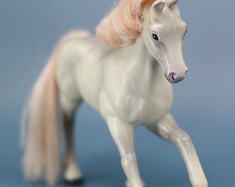 Collectible Vintage Breyer Horse – Graceful Pose