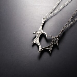 Collier coeur aile de chauve-souris | Cadeau bijoux gothiques | Collier emo ajustable | Cadeau romantique pour couple vampire | Bijoux parfaits pour les meilleurs amis