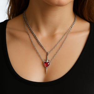 2 Herz und Schwert Halskette Set | Passende Paar Schmuck - Ein Herz und ein Schwert | Silber Vergoldet | Einzigartiges Geschenk für Frauen und Mädchen