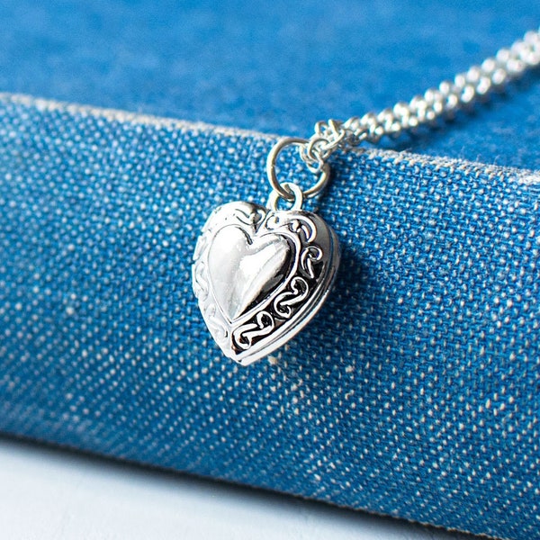 Tiny Heart Locket Necklace, Silver Plated Heart Locket, Dainty Mini Locket, Vintage Inspired Locket Necklace, Delicate Small Locket.
