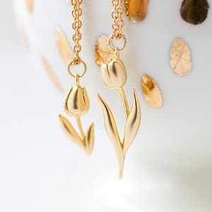 Tulip Pendant Necklace, Gold Plated Flower Necklace, Tulip Charm Necklace, Botanical Necklace, Spring Birthday Gift, Dainty Nature Necklace.