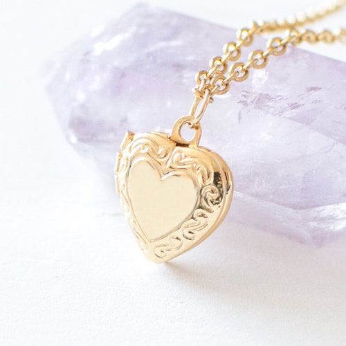 Tiny Gold Heart Locket Vintage Style Locket Necklace Etsy