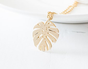 Monstera Leaf Necklace,  Gold Plated Tropical Leaf Charm Necklace, Palm Leaf Pendant Necklace, Modern Botanical Necklace, Plant Necklace.