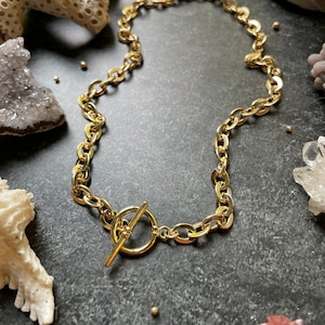 Chunky gold choker necklace with toggle clasp