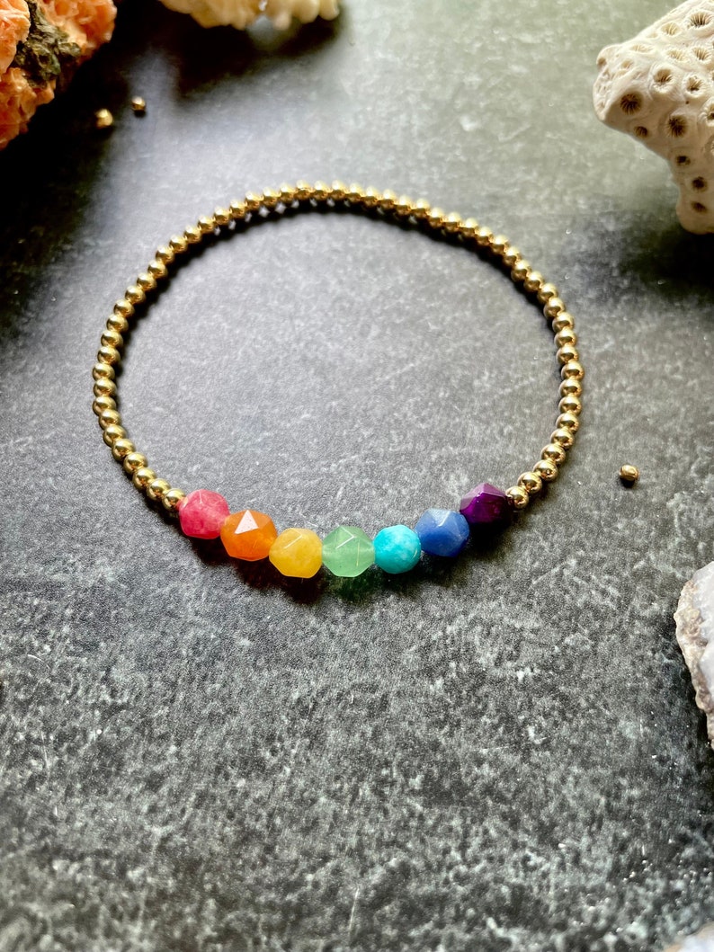 Chakra Rainbow Gemstone Stretch Bracelet pierres précieuses à facettes avec des ronds sans couture remplis d'or de 3 mm image 1