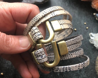 Leather Wrap Bracelet - Horseshoe Clasp - Antique Gold - Leather Bracelet