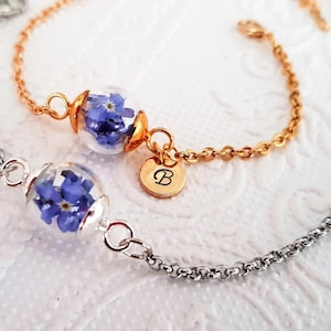 Armband mit echte Blumen, Vergissmeinnicht Armband, Buchstabe Armband, Initial Armband, Blume Armband, Golden Armband, Geschenk Armband