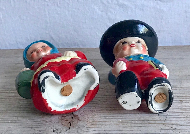 Amish Boy And Girl Salt And Pepper Shakers Vintage