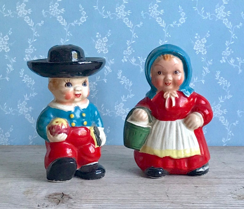Amish Boy And Girl Salt And Pepper Shakers Vintage