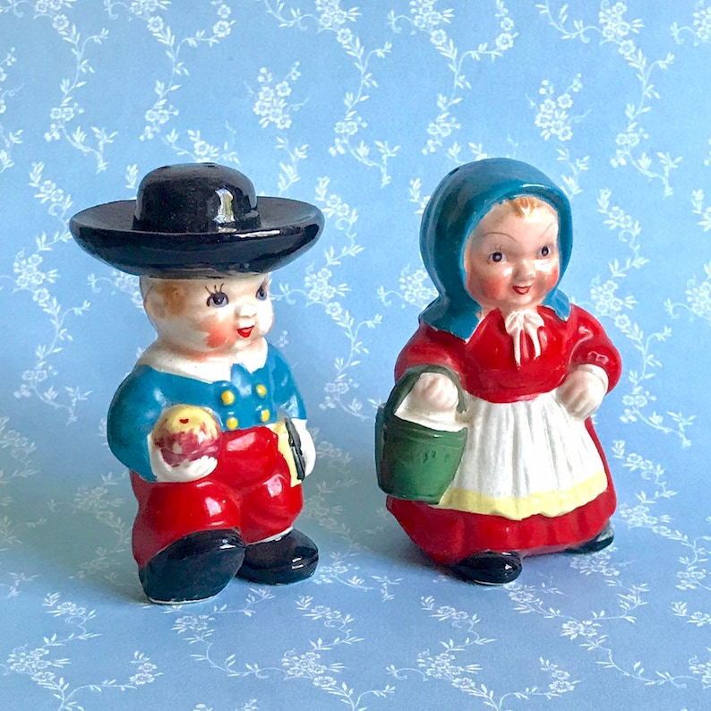 Amish Boy And Girl Salt And Pepper Shakers Vintage